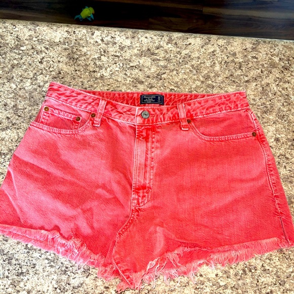 Abercrombie & Fitch Pants - NWOT. Abercrombie and Fitch Annie High Rise Short
